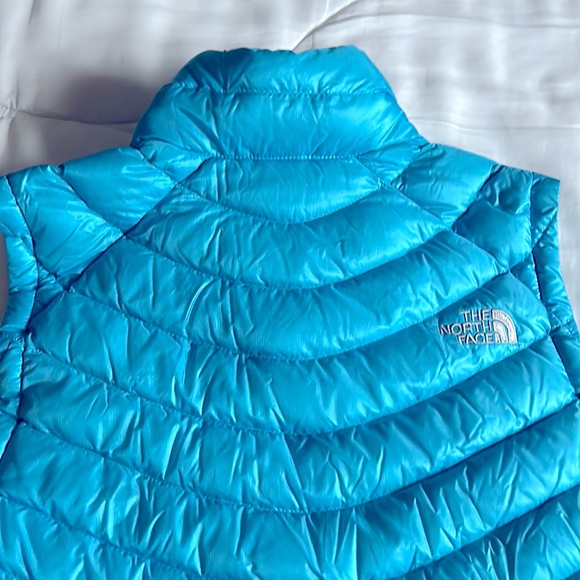 The North Face Woman’s NWT 800 PRO Bright Blue Down Filled Vest size small - Picture 3 of 10